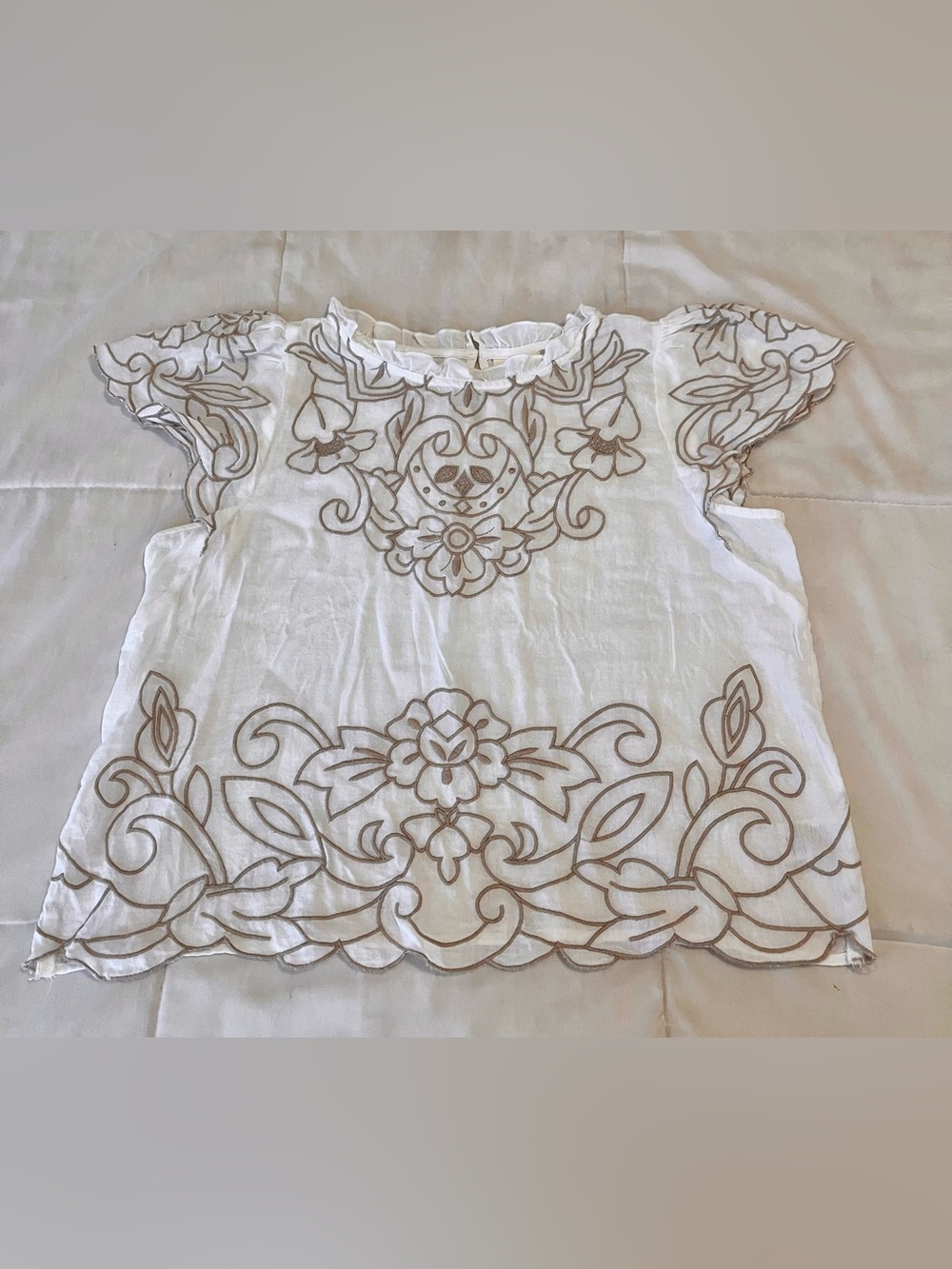 a.n.a White Cotton Embroidered scalloped trim short sleeve blouse women’s size m